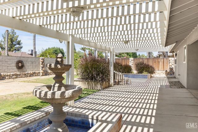 7613 Eastlorne Court, Bakersfield, CA 93309