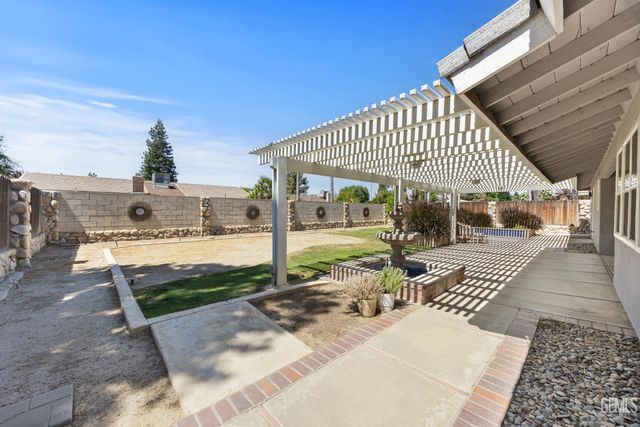 7613 Eastlorne Court, Bakersfield, CA 93309