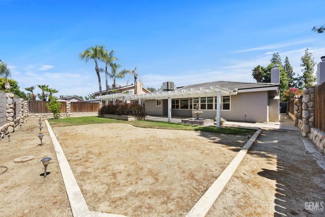 7613 Eastlorne Court, Bakersfield, CA 93309