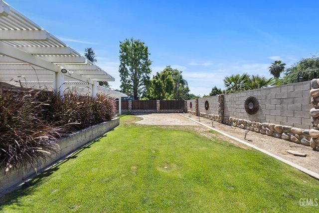 7613 Eastlorne Court, Bakersfield, CA 93309