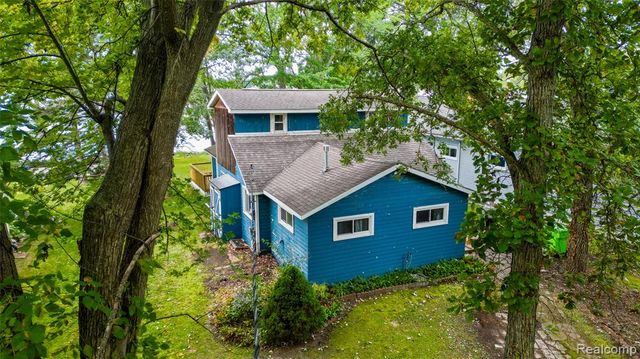 10250 Buhl Drive, Pinckney, MI 48143