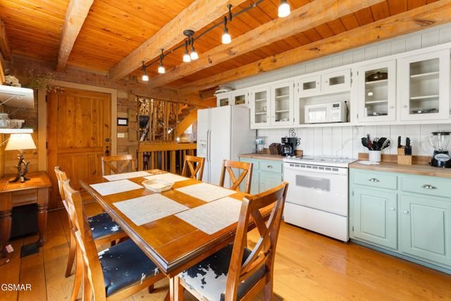 409 Matterhorn Drive, Gatlinburg, TN 37738