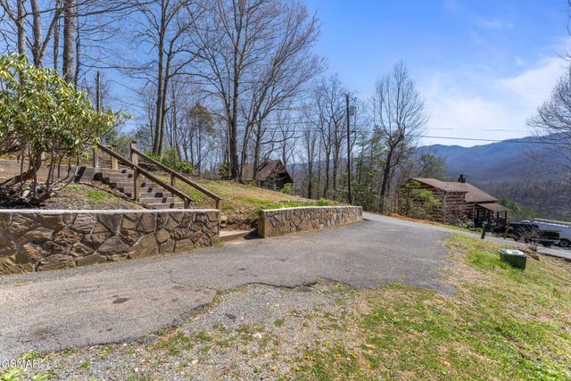 409 Matterhorn Drive, Gatlinburg, TN 37738
