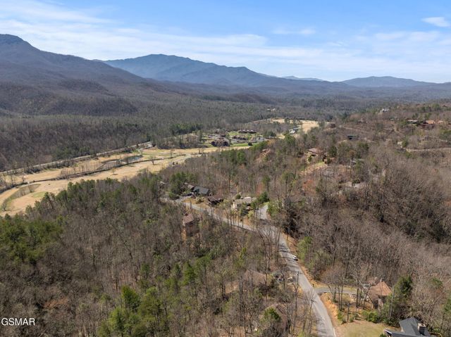409 Matterhorn Drive, Gatlinburg, TN 37738
