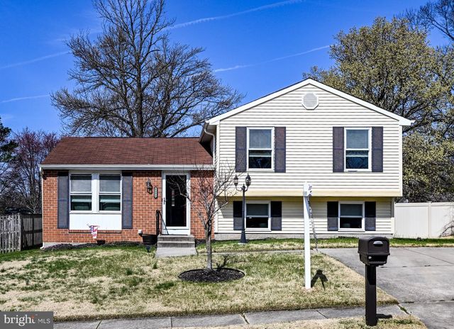 8802 GOLDEN TREE LN, Baltimore, MD 21221