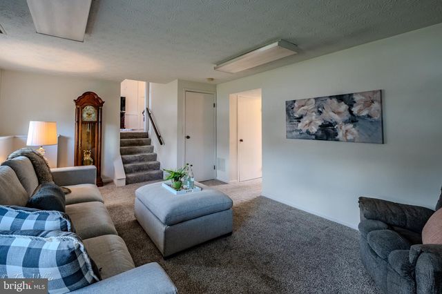8802 GOLDEN TREE LN, Baltimore, MD 21221