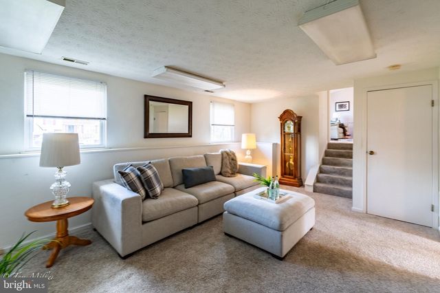 8802 GOLDEN TREE LN, Baltimore, MD 21221
