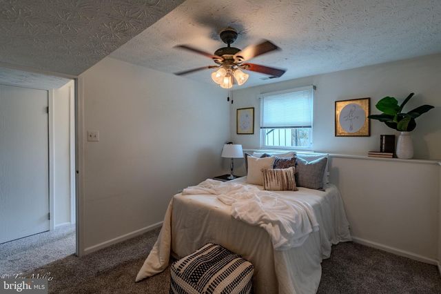 8802 GOLDEN TREE LN, Baltimore, MD 21221