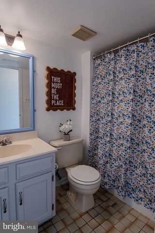 8802 GOLDEN TREE LN, Baltimore, MD 21221