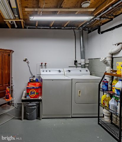 8802 GOLDEN TREE LN, Baltimore, MD 21221