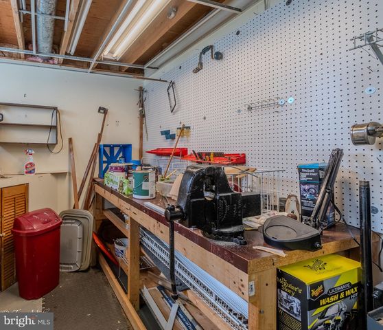 8802 GOLDEN TREE LN, Baltimore, MD 21221
