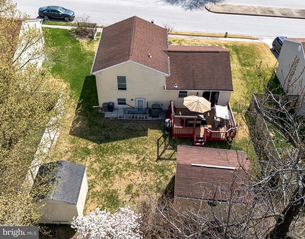 8802 GOLDEN TREE LN, Baltimore, MD 21221