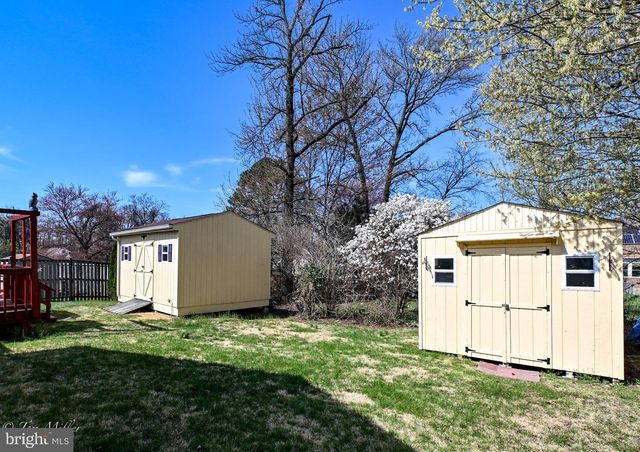 8802 GOLDEN TREE LN, Baltimore, MD 21221