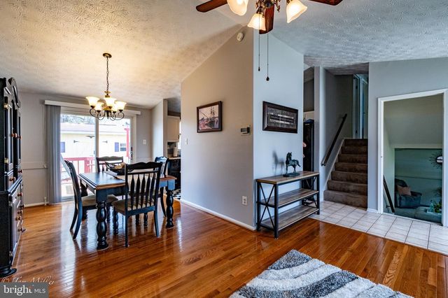 8802 GOLDEN TREE LN, Baltimore, MD 21221