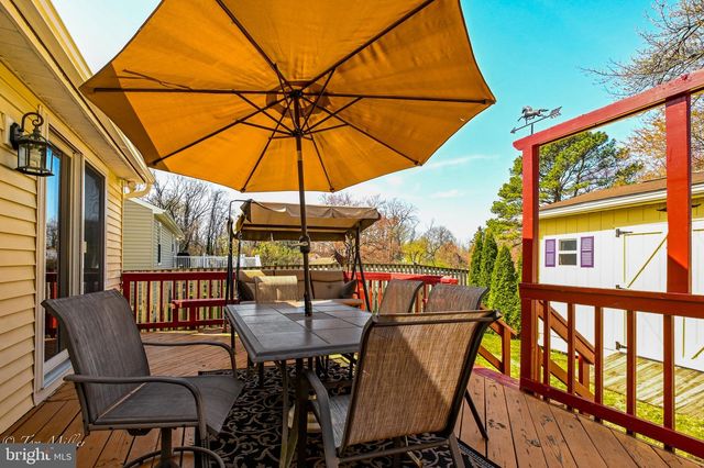 8802 GOLDEN TREE LN, Baltimore, MD 21221