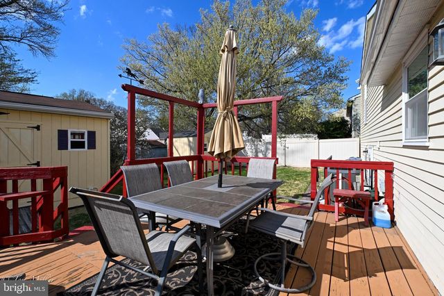 8802 GOLDEN TREE LN, Baltimore, MD 21221