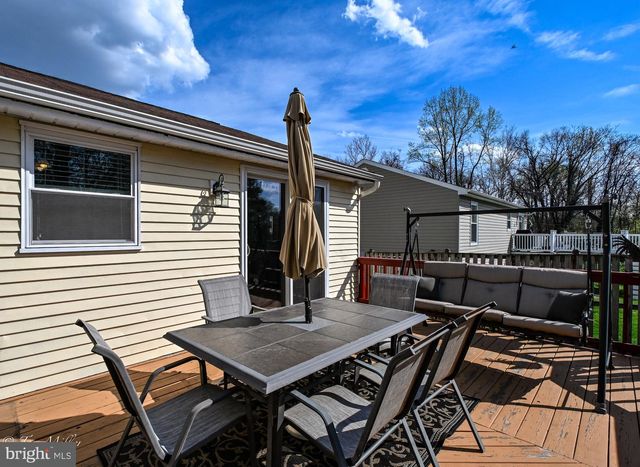 8802 GOLDEN TREE LN, Baltimore, MD 21221