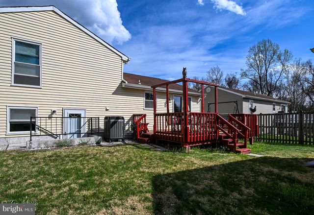 8802 GOLDEN TREE LN, Baltimore, MD 21221