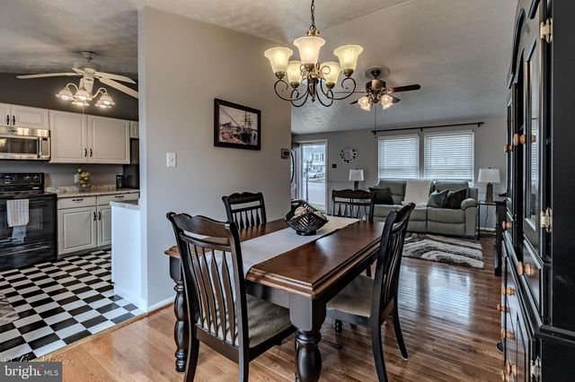 8802 GOLDEN TREE LN, Baltimore, MD 21221