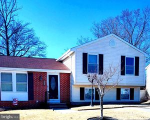 8802 GOLDEN TREE LN, Baltimore, MD 21221