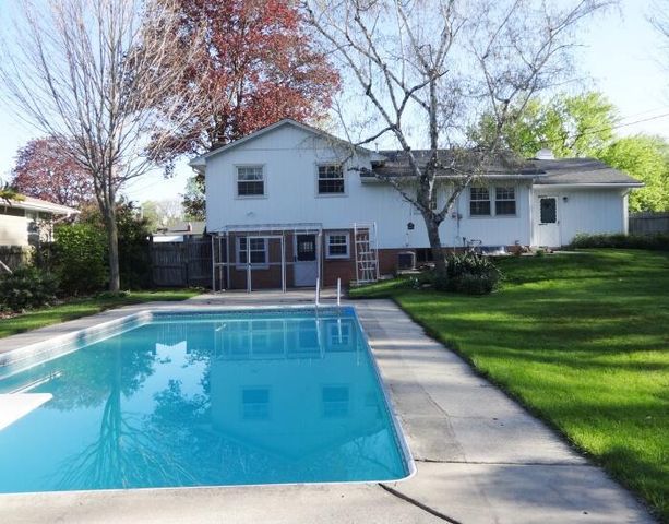 615 Rohda DRIVE, Waterford, WI 53185