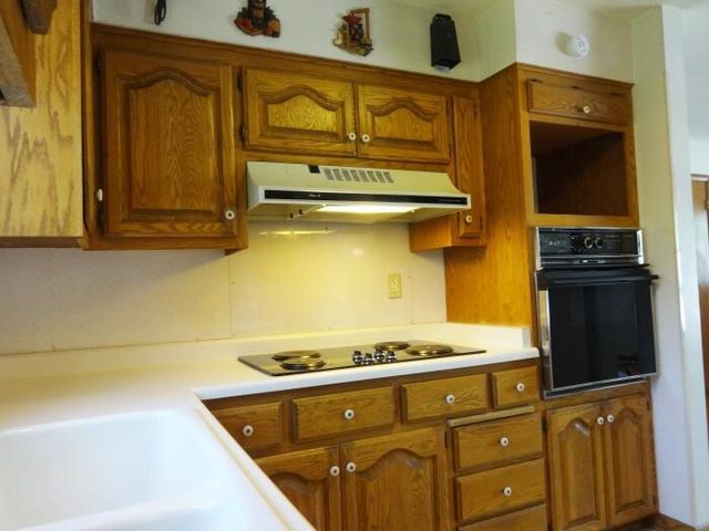 615 Rohda DRIVE, Waterford, WI 53185