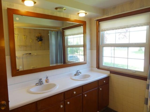 615 Rohda DRIVE, Waterford, WI 53185