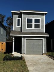 933 Pertuso Lane, Huffman, TX 77336