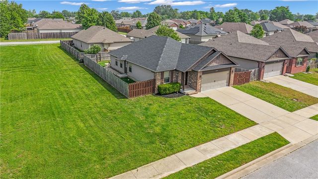 1203 W Cunningham Avenue, Rogers, AR 72758
