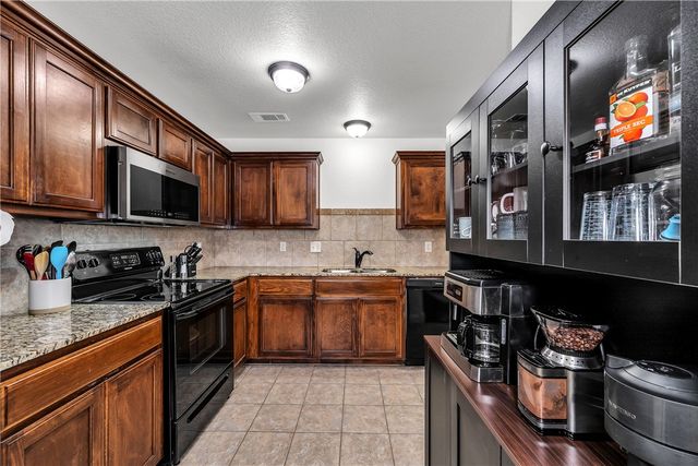 1203 W Cunningham Avenue, Rogers, AR 72758
