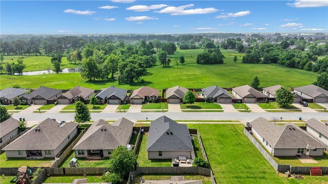 1203 W Cunningham Avenue, Rogers, AR 72758