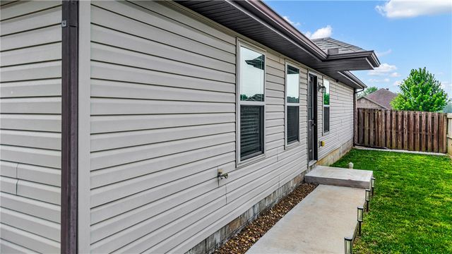 1203 W Cunningham Avenue, Rogers, AR 72758