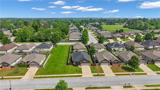 1203 W Cunningham Avenue, Rogers, AR 72758