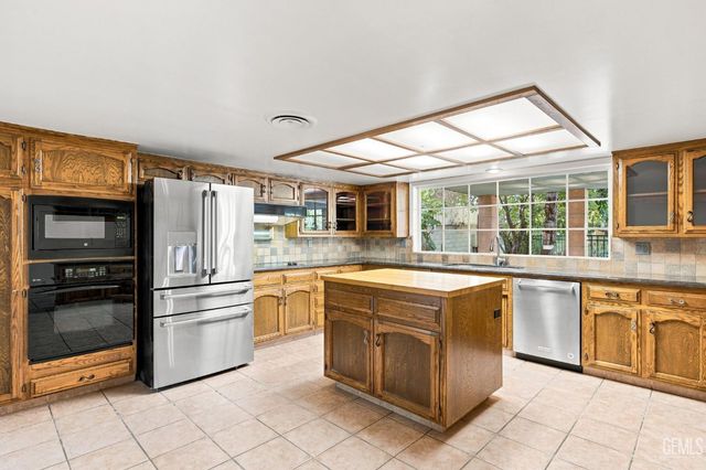4100 Sill Place, Bakersfield, CA 93306