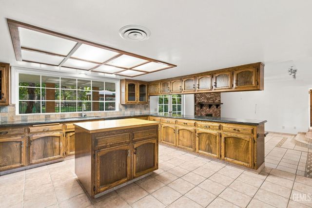 4100 Sill Place, Bakersfield, CA 93306