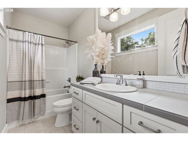 638 N 12TH Ct, Ridgefield, WA 98642