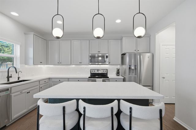 2105 Town Centre DR 40, Round Rock, TX 78664