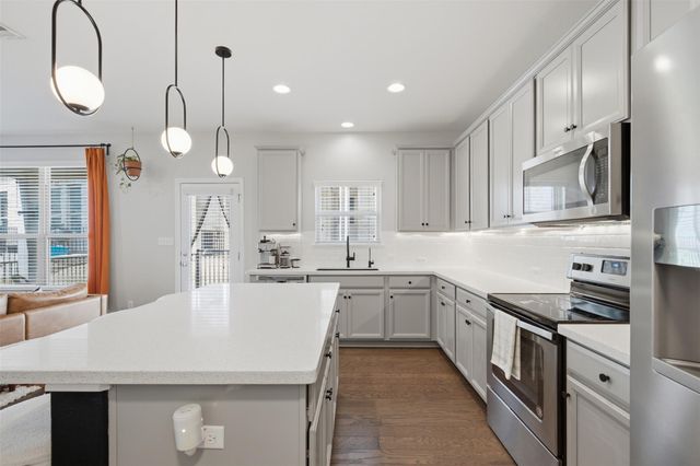 2105 Town Centre DR 40, Round Rock, TX 78664