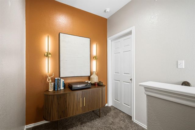 2105 Town Centre DR 40, Round Rock, TX 78664