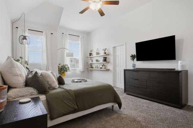 2105 Town Centre DR 40, Round Rock, TX 78664