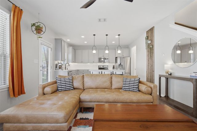 2105 Town Centre DR 40, Round Rock, TX 78664