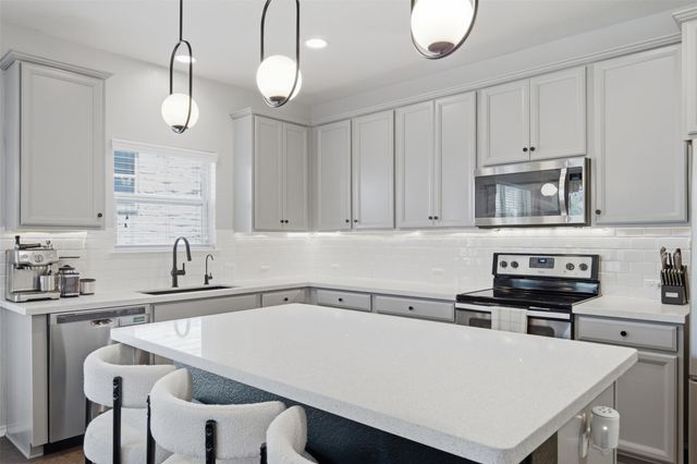 2105 Town Centre DR 40, Round Rock, TX 78664