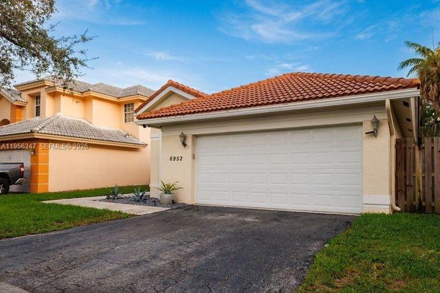 6952 NW 27th Ct, Margate, FL 33063