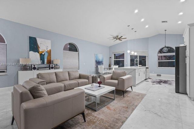 6952 NW 27th Ct, Margate, FL 33063