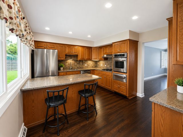 360 E Huntington Lane, Elmhurst, IL 60126