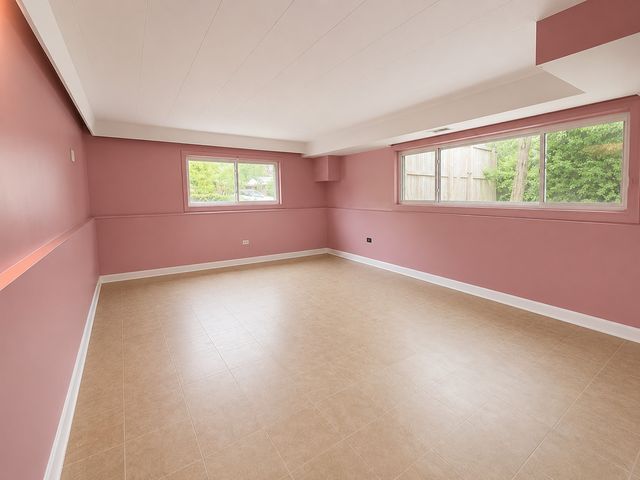 360 E Huntington Lane, Elmhurst, IL 60126
