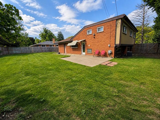 360 E Huntington Lane, Elmhurst, IL 60126
