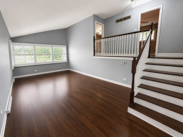 360 E Huntington Lane, Elmhurst, IL 60126