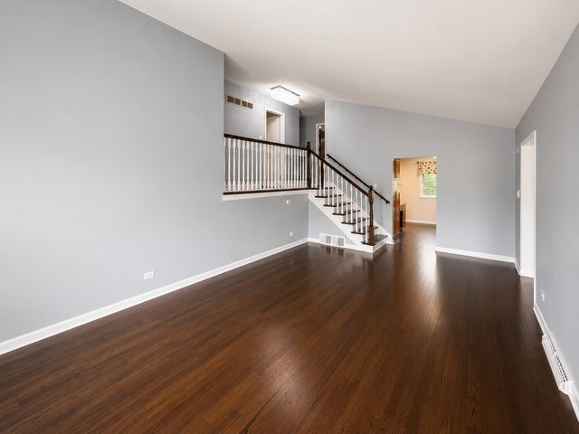360 E Huntington Lane, Elmhurst, IL 60126