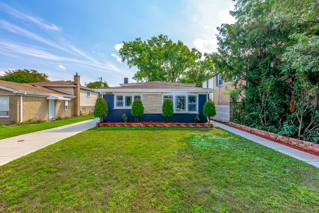 8461 GROSS POINT Road, Skokie, IL 60077